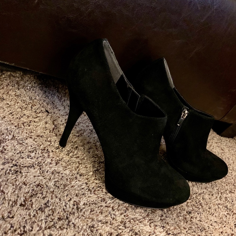MARC FISHER Black Stiletto Heel Booties Black 9.5